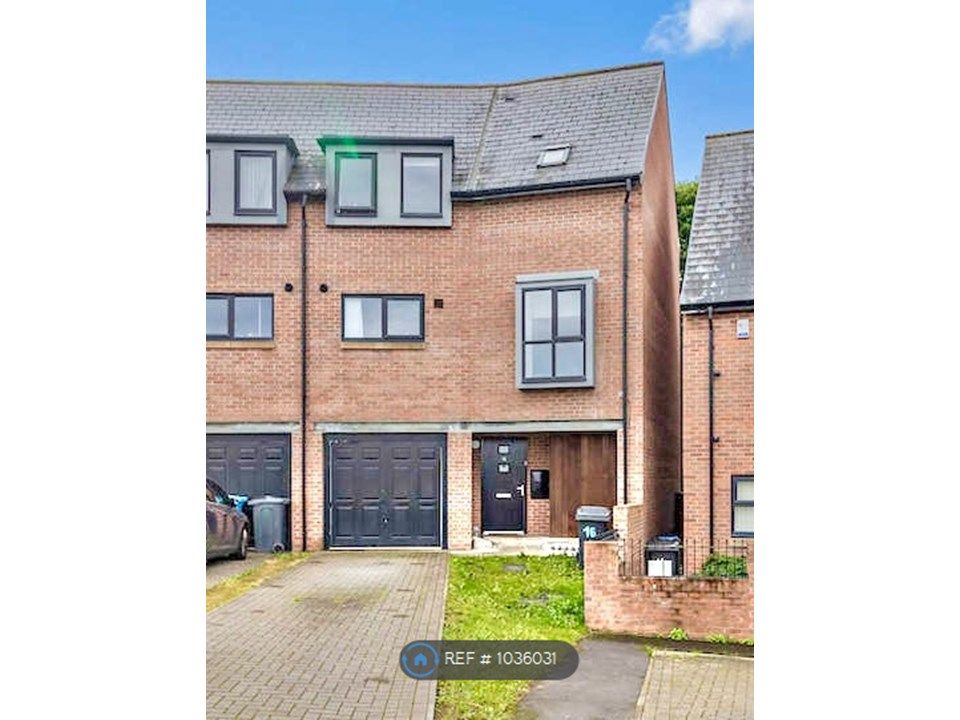 4 bed semidetached house to rent in Lavender Way, Sheffield S5, £1,500