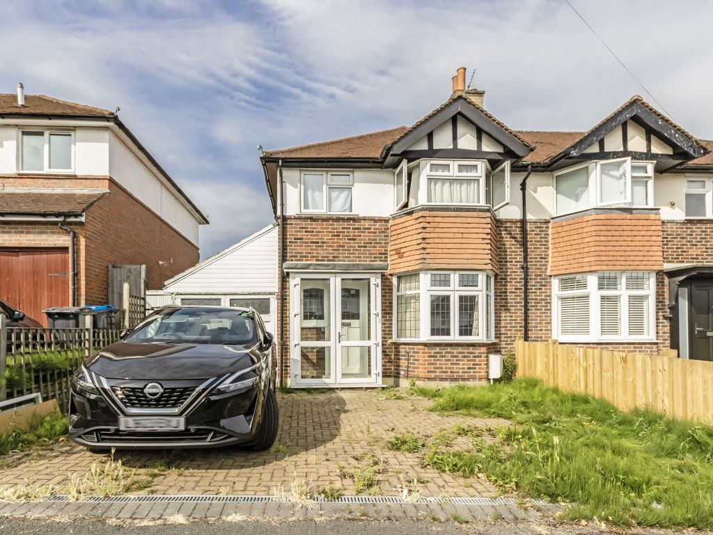 3 bed semidetached house to rent in The Roystons, Berrylands, Surbiton