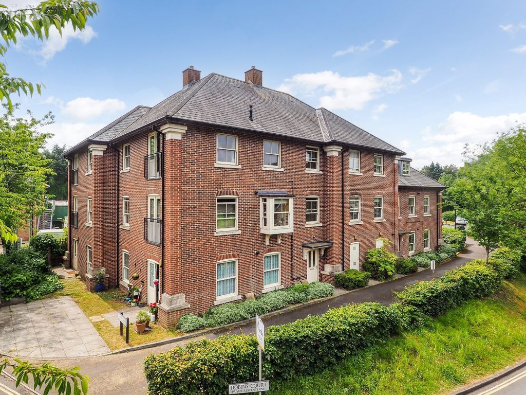 1 bed flat for sale in Robins Court, Alresford, Hampshire SO24, £
