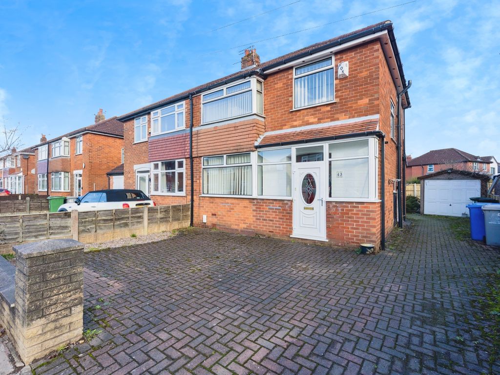 3 bed semidetached house for sale in Shrewsbury Road, Sale, Greater