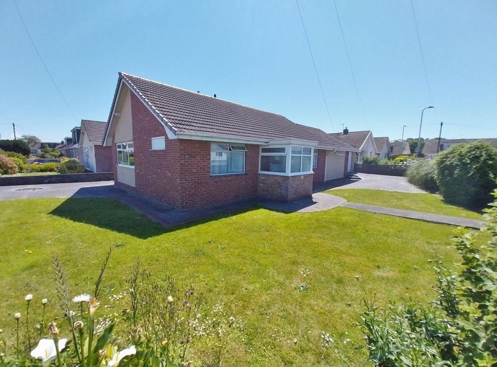 3 bed detached bungalow for sale in West Park Drive, Porthcawl CF36, £