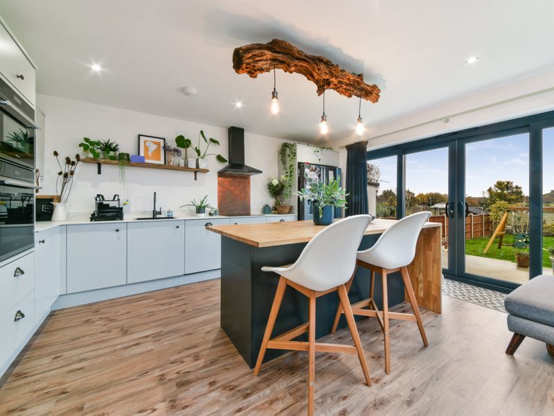 3 bed semidetached house for sale in New North Road, Reigate RH2, £