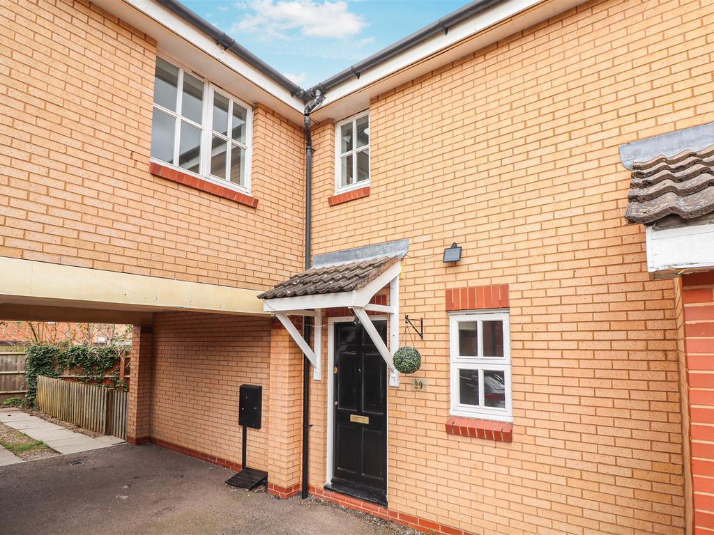 3 bed terraced house for sale in Betony Walk, Rushden NN10 Zoopla