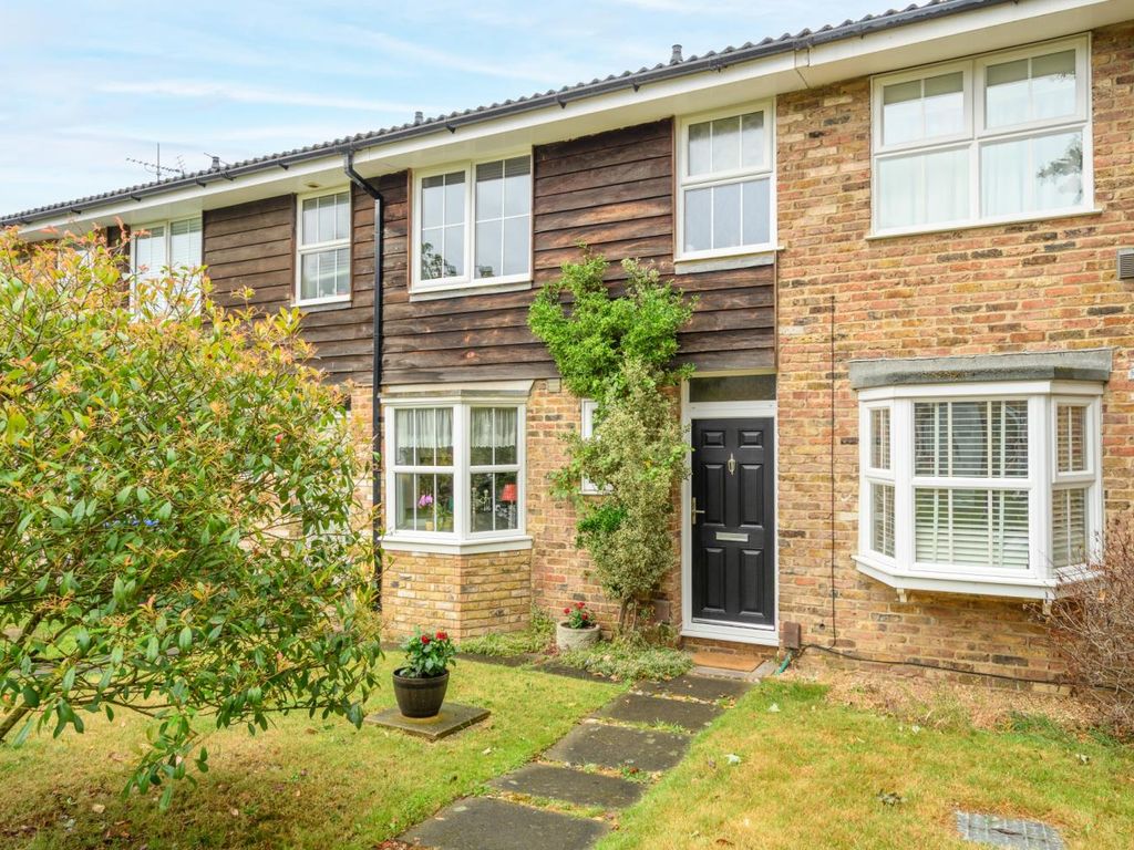 3 bed terraced house for sale in Mossfield, Cobham KT11 Zoopla