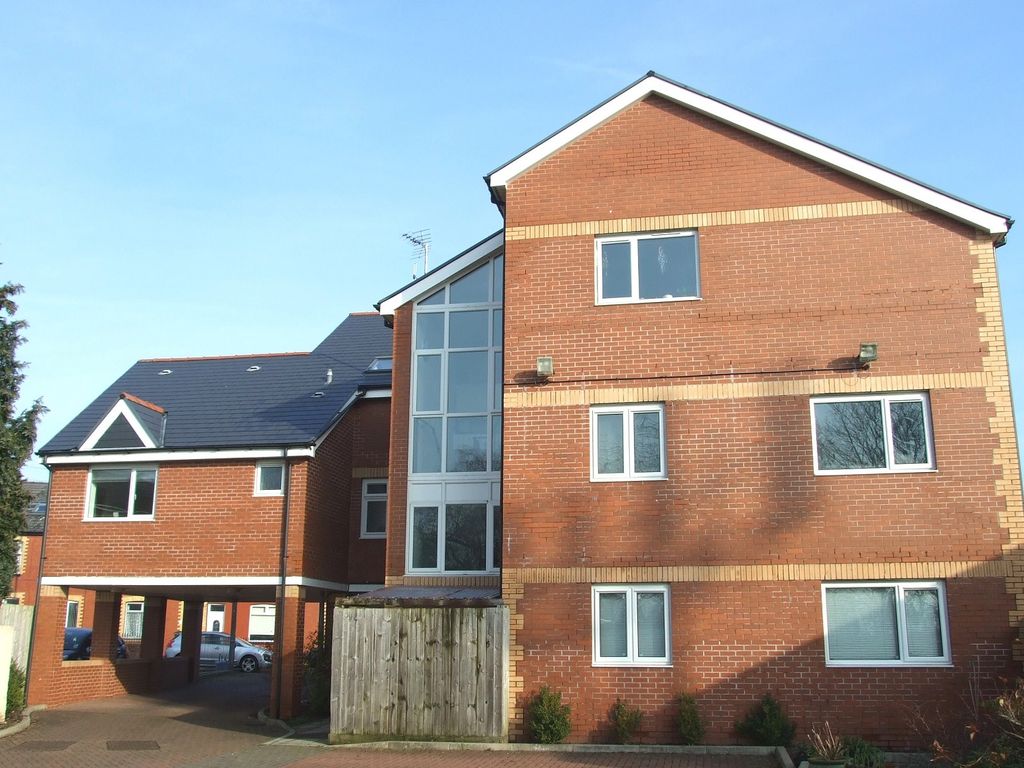 1 bed flat to rent in Monmouth Court, Caldicot, Monmouthshire. NP26