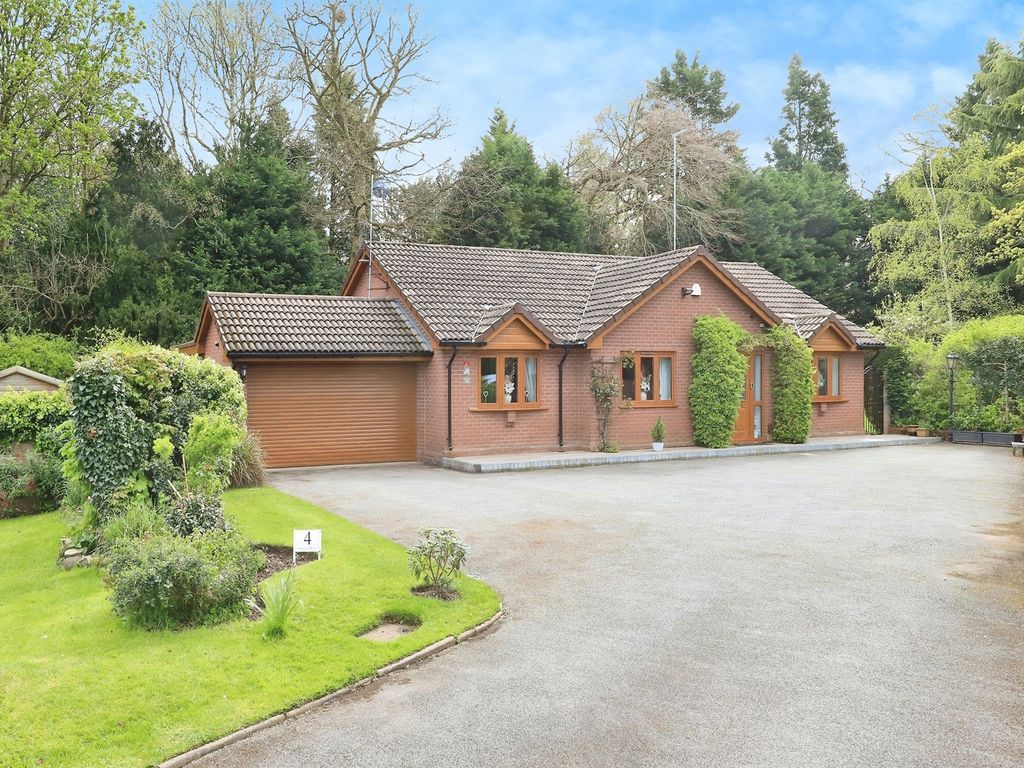 3 bed detached bungalow for sale in Sussex Drive, Finchfield