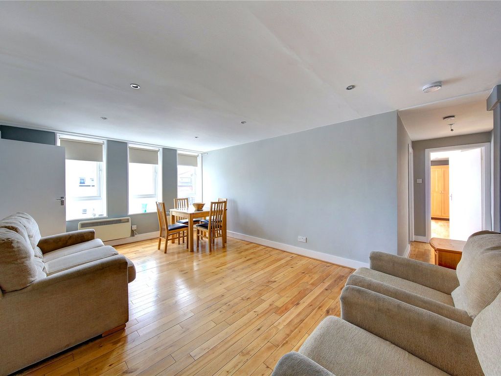 2 bed flat to rent in Mitcham Road, London SW17, £1,750 pcm Zoopla