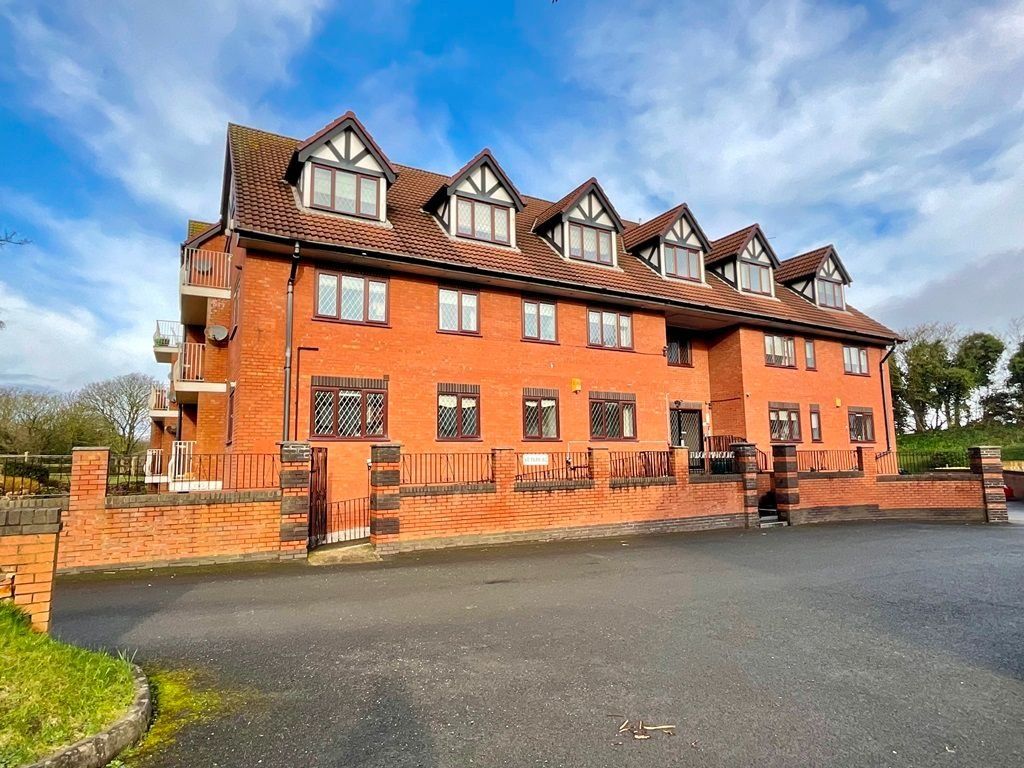 2 bed flat for sale in Beach Road, Birkdale, Southport PR8, £275,000