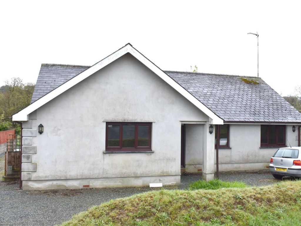 3 bed bungalow for sale in Felinfach, Llanbedr Pont Steffan, Felinfach