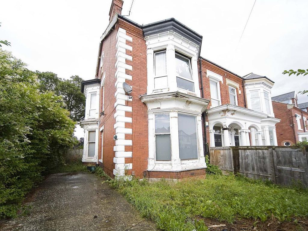 2 bed flat for sale in Clifton Avenue, Hartlepool TS26, £59,950 Zoopla