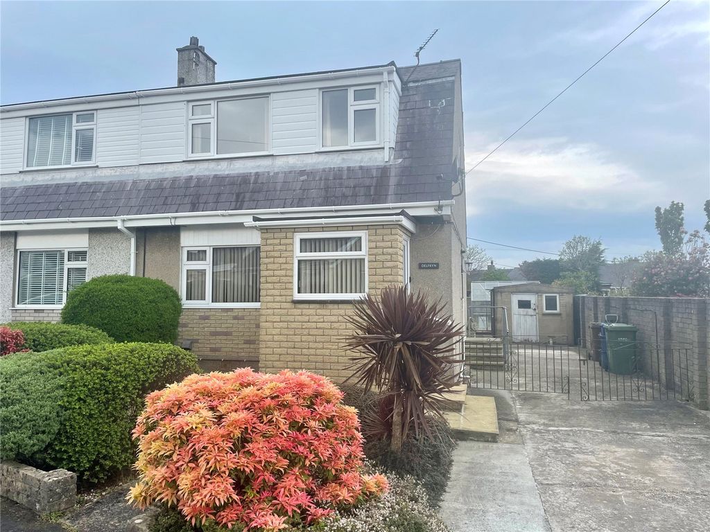 3 bed semidetached house for sale in Y Grugan, Groeslon, Caernarfon