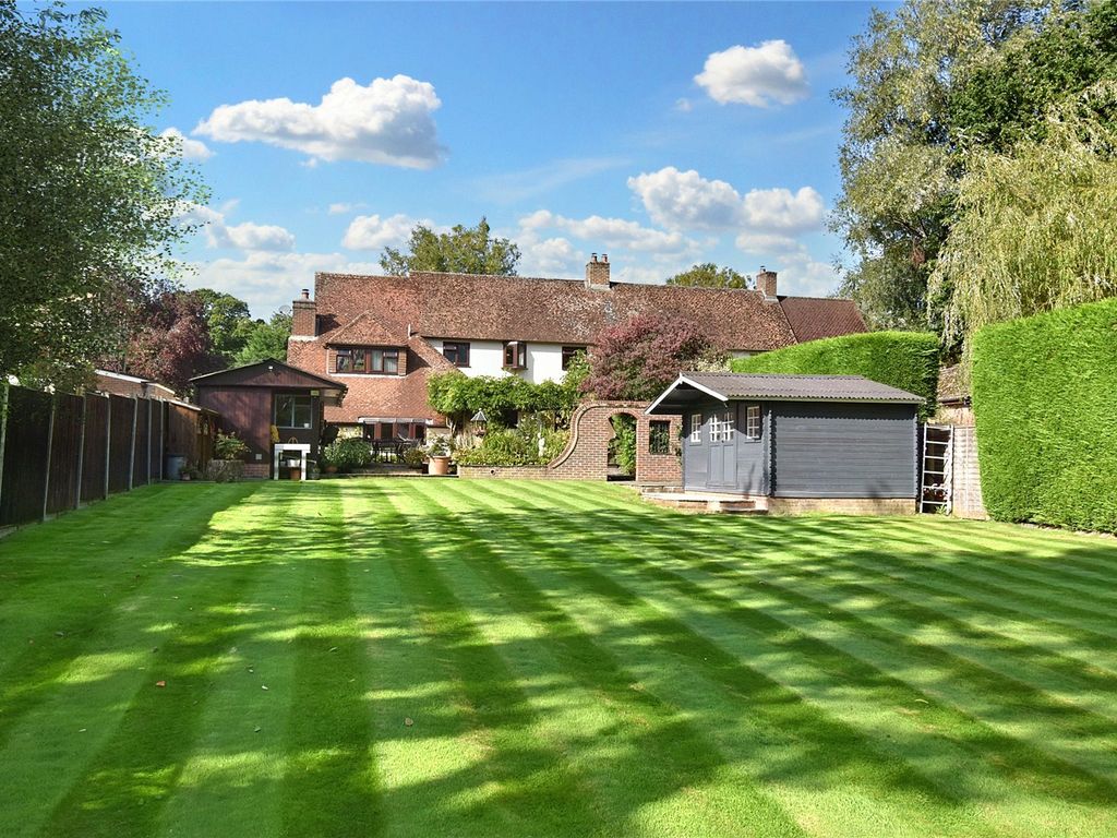 4 bed semidetached house for sale in Common Road, Headley, Thatcham