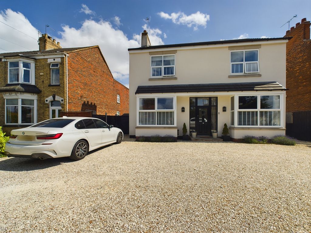 4 bed detached house for sale in Holderness Road, Hull HU9, £499,000
