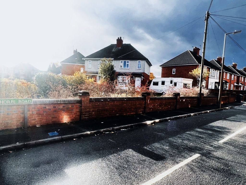 3 bed semidetached house to rent in Palethorpe Road, Tipton DY4, £
