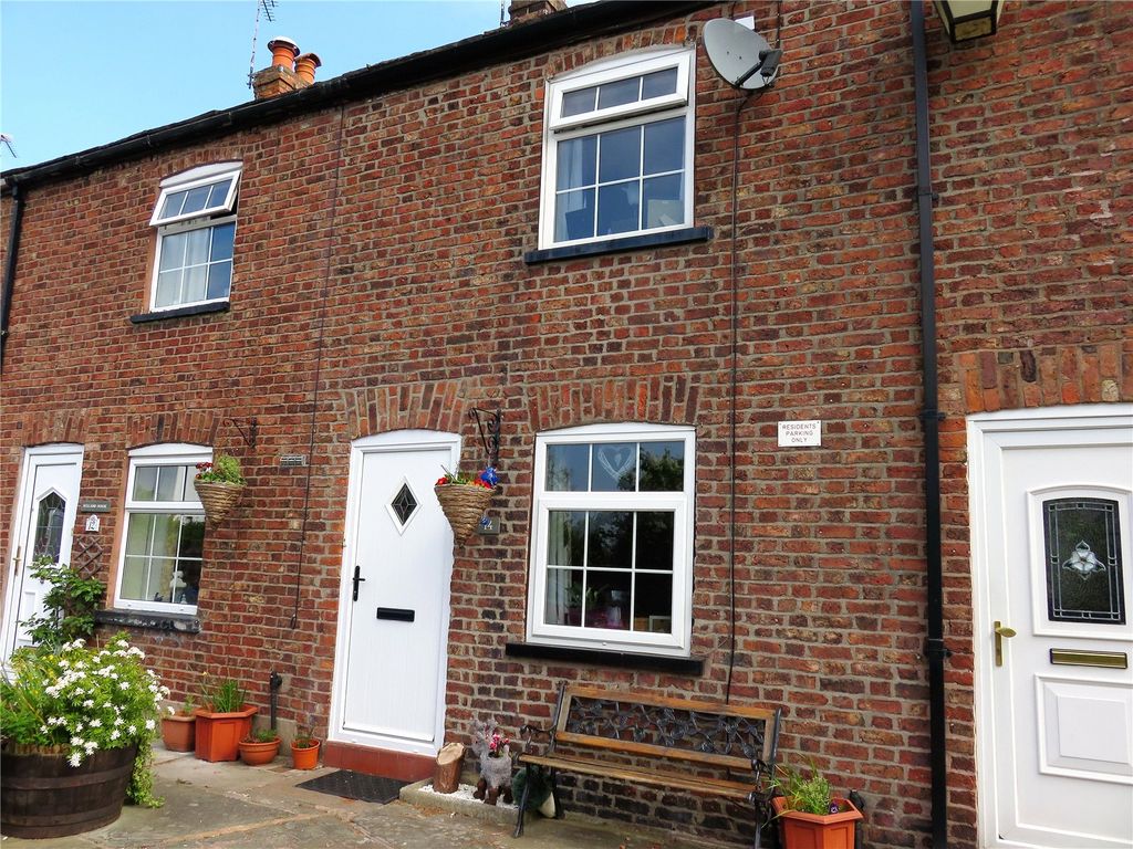 1 bed terraced house to rent in Hollands Place, Macclesfield, Cheshire