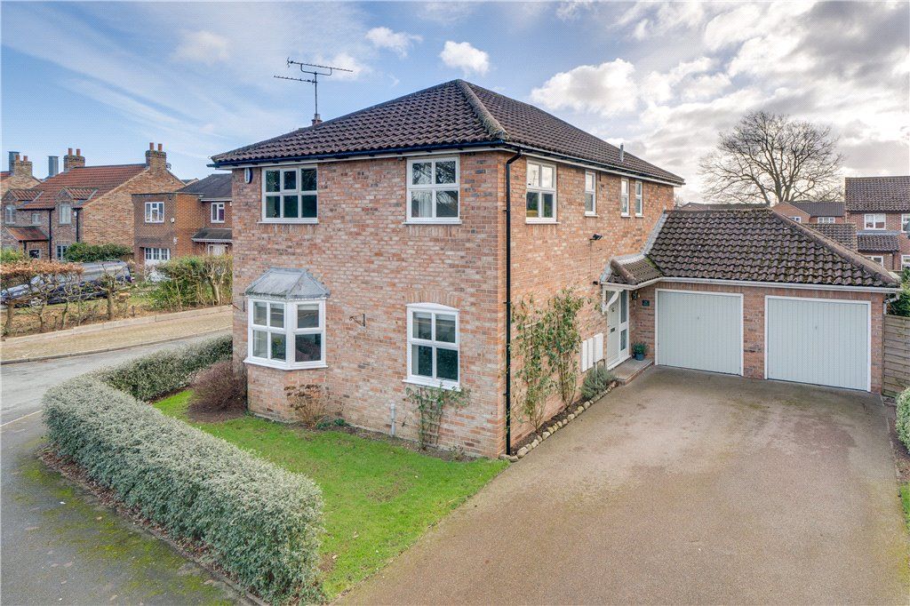 4 bed detached house for sale in Skelton Road, Langthorpe
