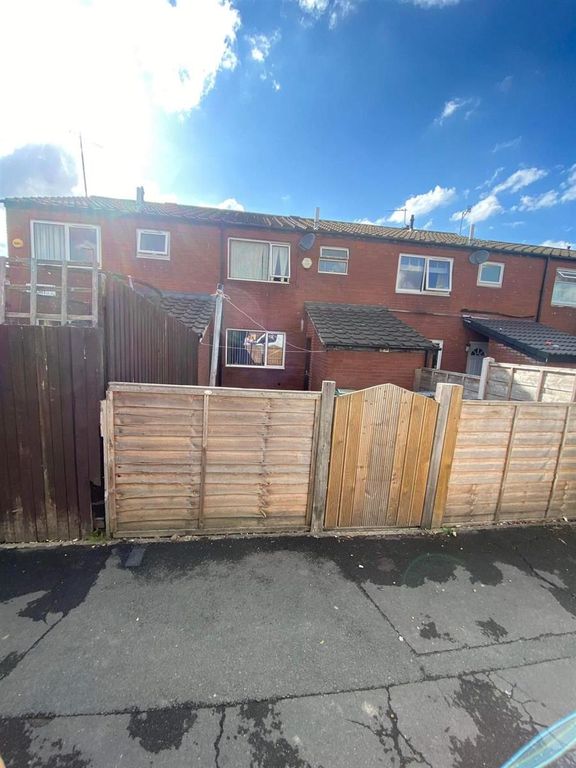 3 bed terraced house for sale in Royal Court, Hunslet, Leeds LS10 Zoopla