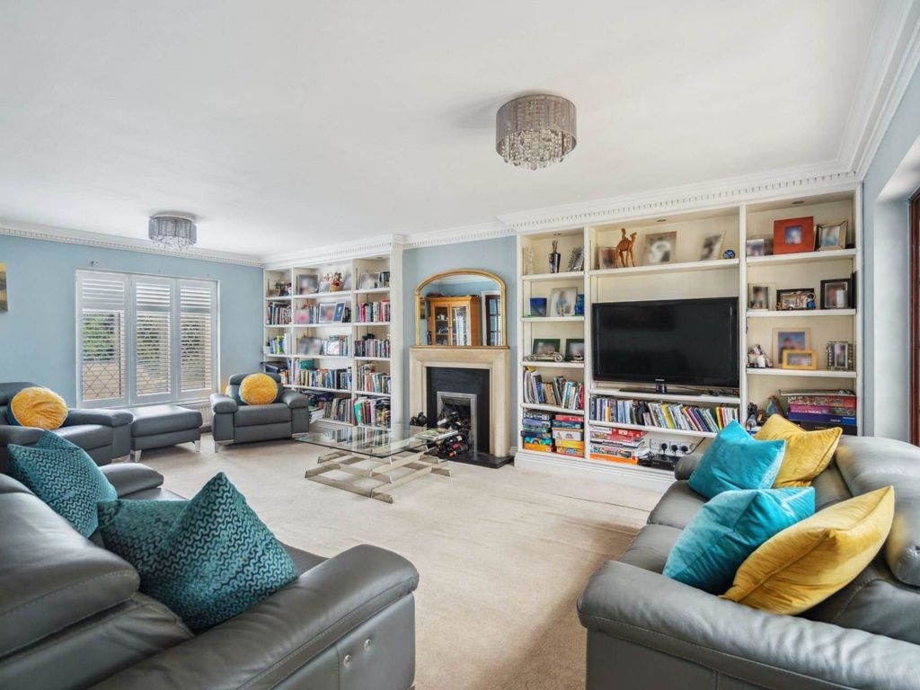 4 bed detached house for sale in Sparrows Herne, Bushey WD23, £