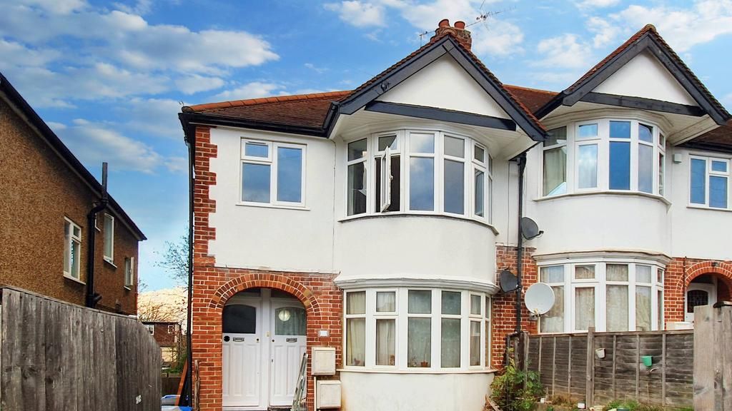 2 bed for sale in Doreen Avenue, London NW9, £325,000 Zoopla