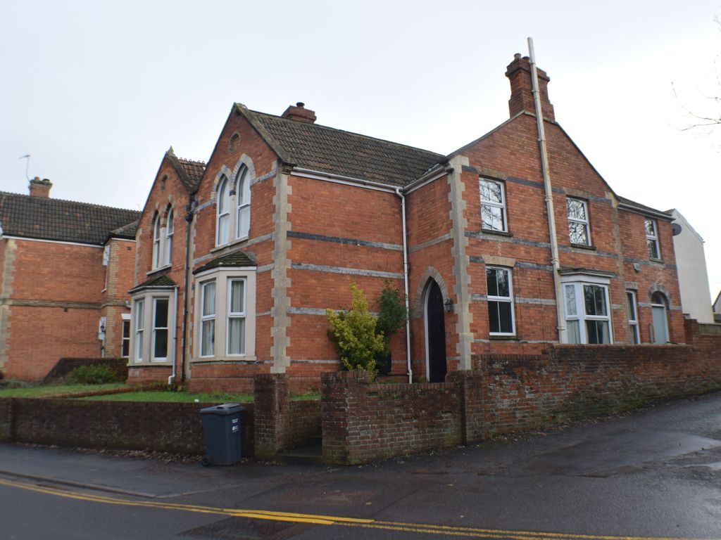 Room to rent in Wembdon Road, Bridgwater TA6, £585 pcm Zoopla