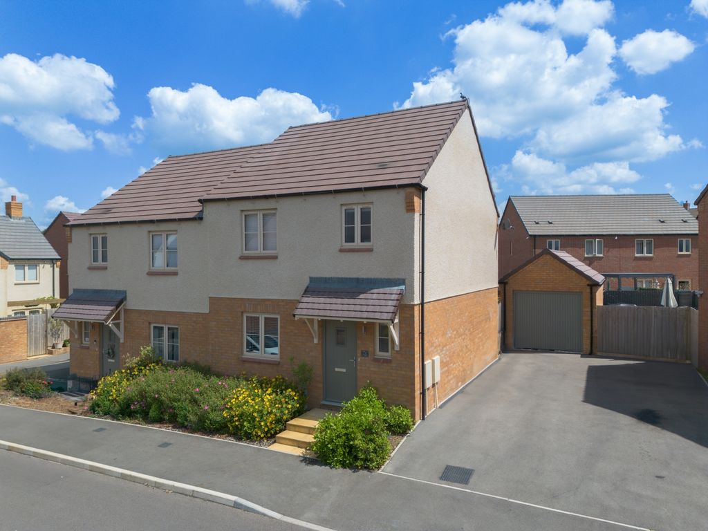 3 bed semidetached house for sale in Coppice Drive, Lutterworth LE17
