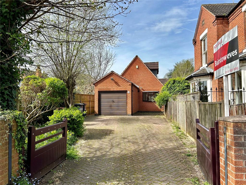 2 bed bungalow for sale in Waverley Avenue, Gedling, Nottingham