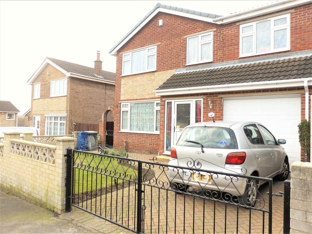 4 bed detached house for sale in Calder Road, Bolton Upon Dearne S63, £