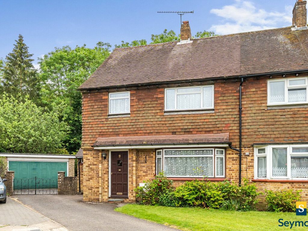 3 bed semidetached house for sale in Guildford, Surrey GU2, £465,000