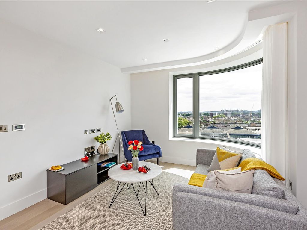 1 bed flat to rent in Tower One, The Corniche, 24 Albert Embankment