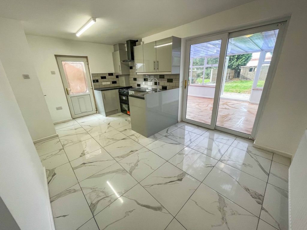 3 bed semidetached house to rent in Larch Road, Kingswinford DY6, £