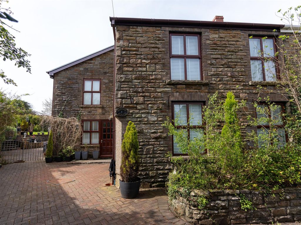 4 bed end terrace house for sale in Benson Street, Penclawdd, Swansea