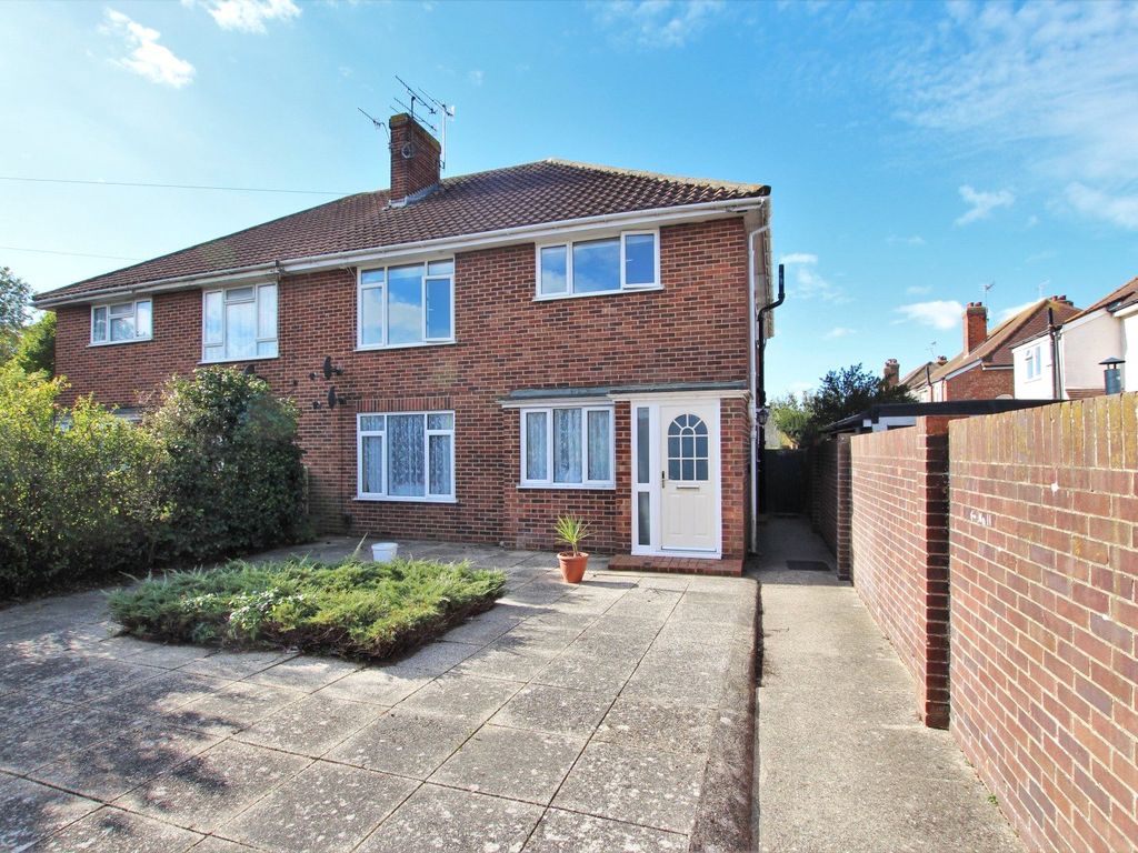 2 bed flat to rent in Forest Road, Worthing, West Sussex BN14, £1,250