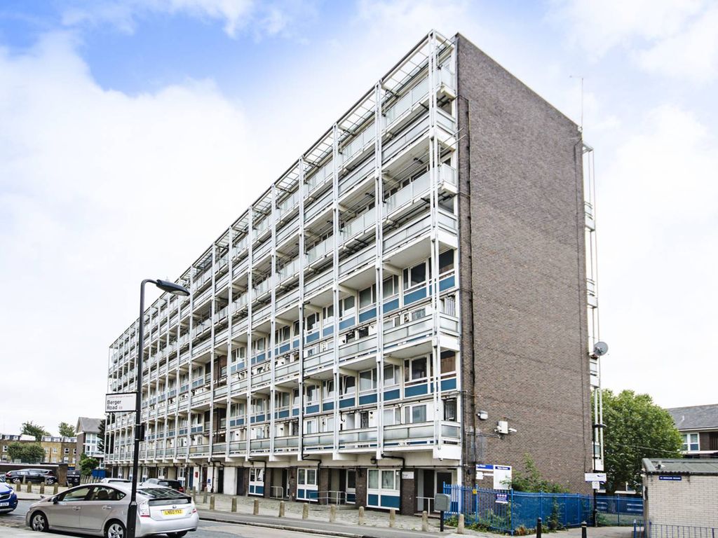 2 bed for sale in Berger Road, Homerton, London E9, £300,000