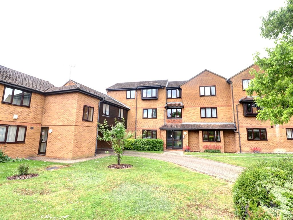 Studio to rent in Knaves Hollow, Wooburn Moor, High Buckinghamshire HP10 Zoopla