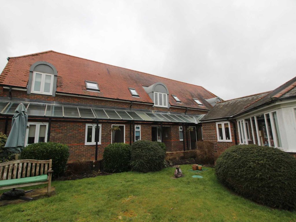 2 bed flat for sale in Lakes Meadow, Coggeshall CO6 Zoopla