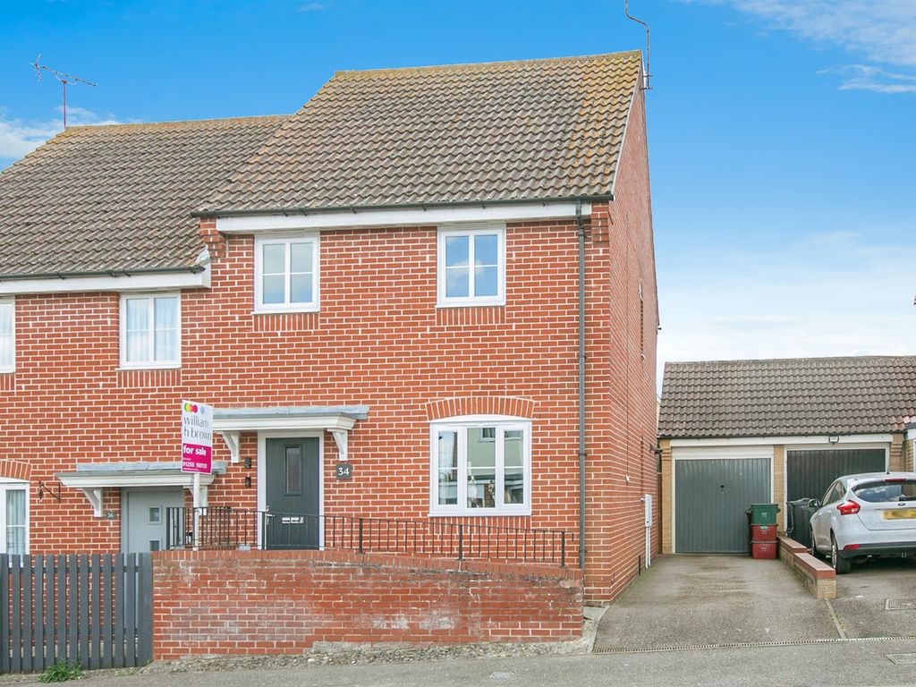 3 bed semidetached house for sale in Warham Road, Dovercourt, Harwich
