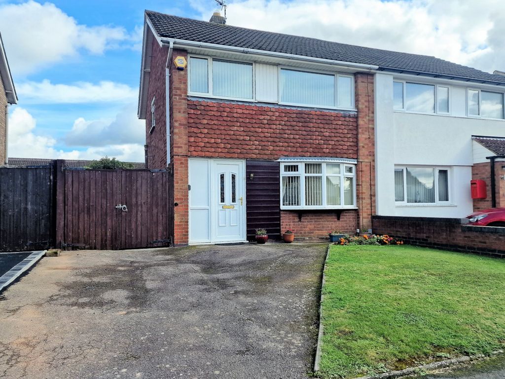 3 bed semidetached house for sale in Severn Road, Bulkington, Bedworth