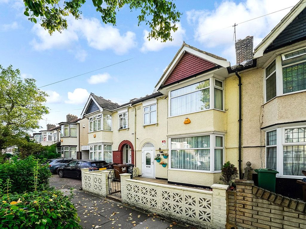 3 bed terraced house for sale in Netherfield Gardens, Barking IG11, £