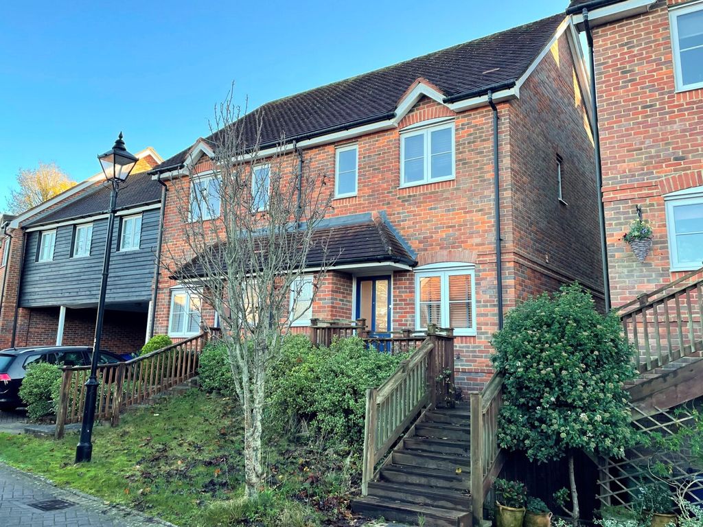 Parkfield Rise, Princes Risborough HP27  