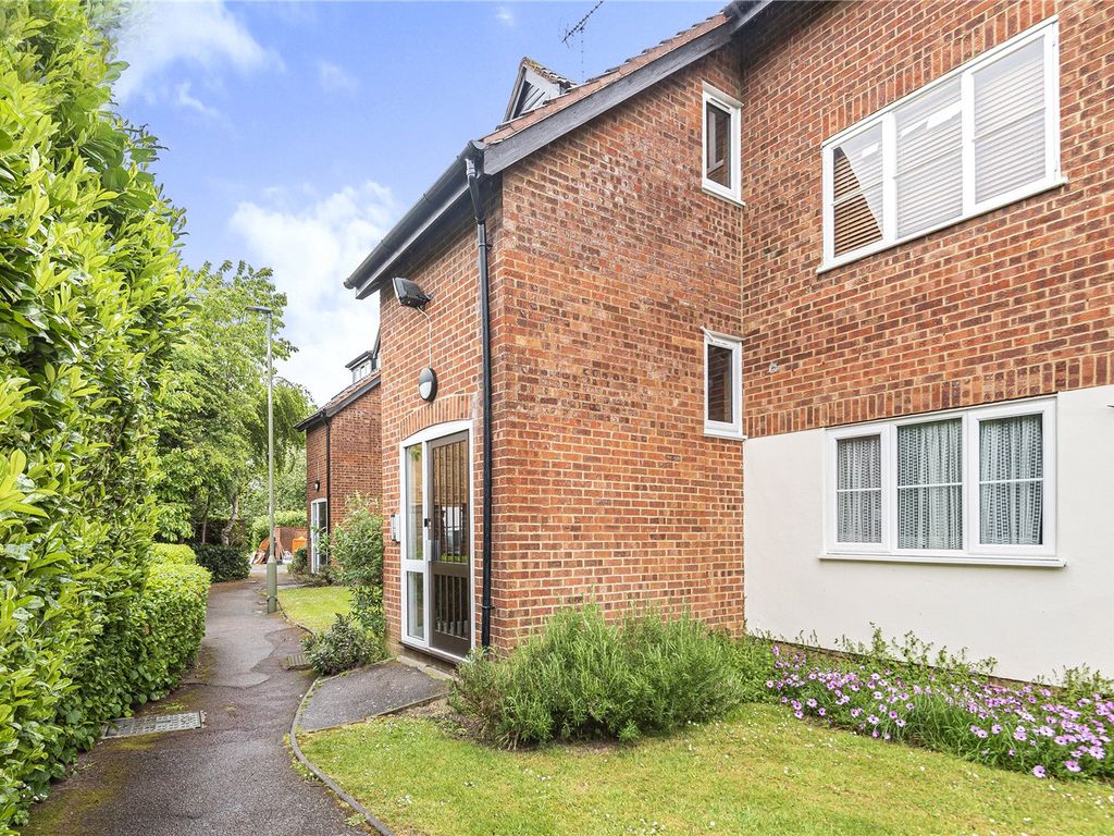 Studio for sale in Galdana Avenue, EN5, £210,000 Zoopla