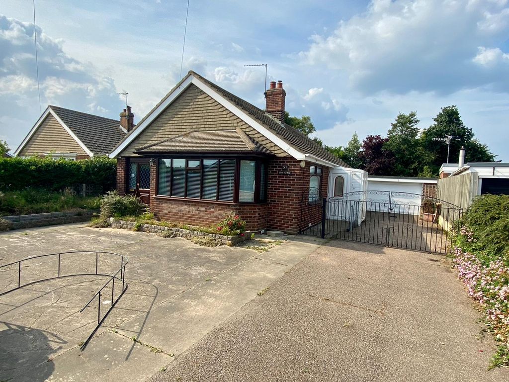2 bed detached bungalow for sale in Beach Road, Scratby, Great Yarmouth