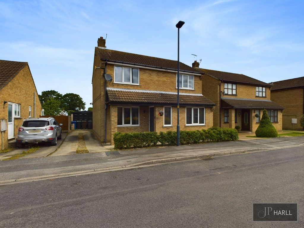 4 bed detached house for sale in Lime Tree Grove, Selby YO8, £265,000