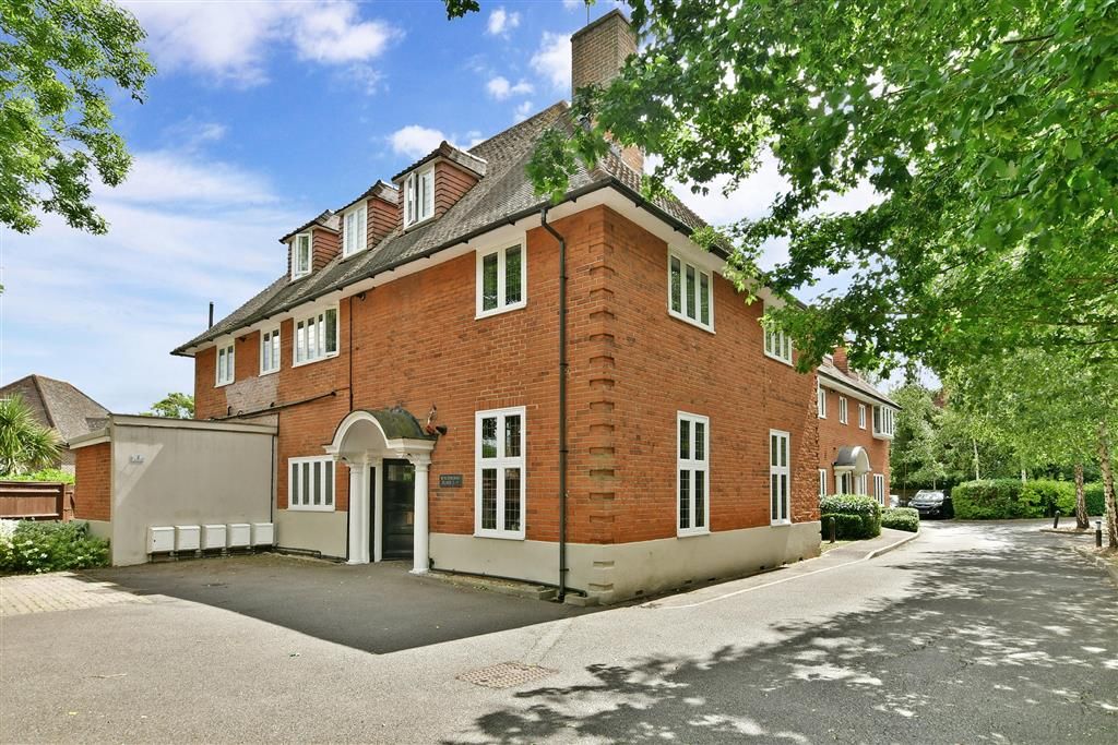 2 bed flat for sale in London Road South, Merstham, Redhill, Surrey RH1