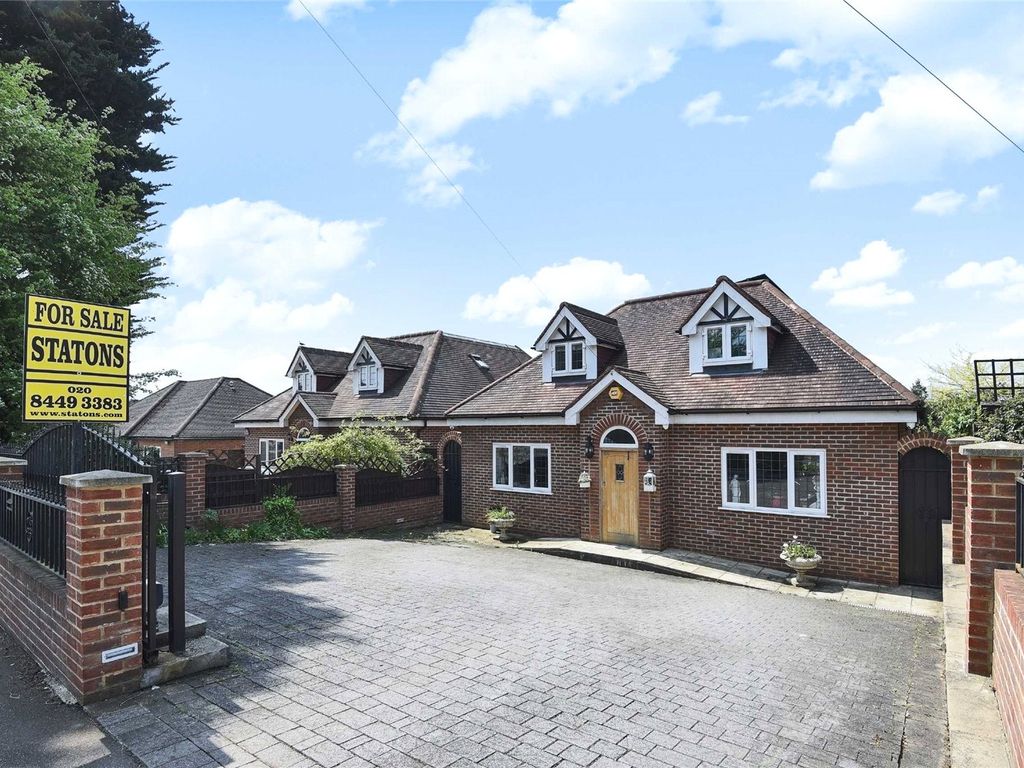 4 bed detached house to rent in Park Road, New Hertfordshire
