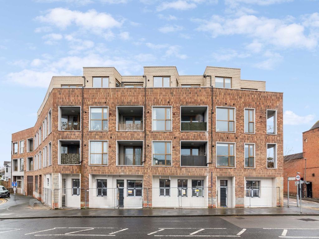 1 bed flat for sale in Streatham Road, Mitcham CR4, £385,000 Zoopla