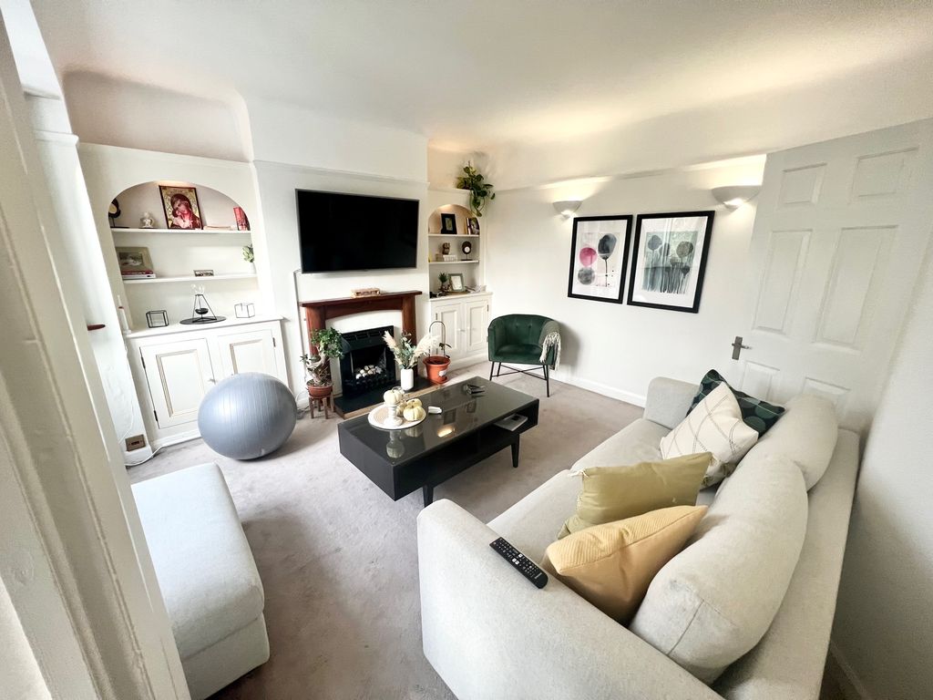 2 bed flat to rent in Aboyne Drive, Raynes Park, London SW20 Zoopla