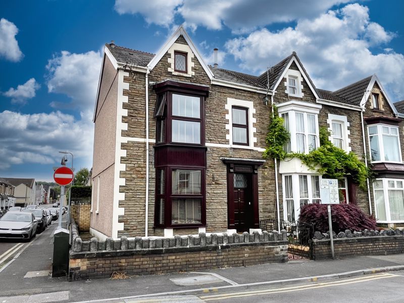 3 bed end terrace house for sale in London Road, Neath SA11, £230,000
