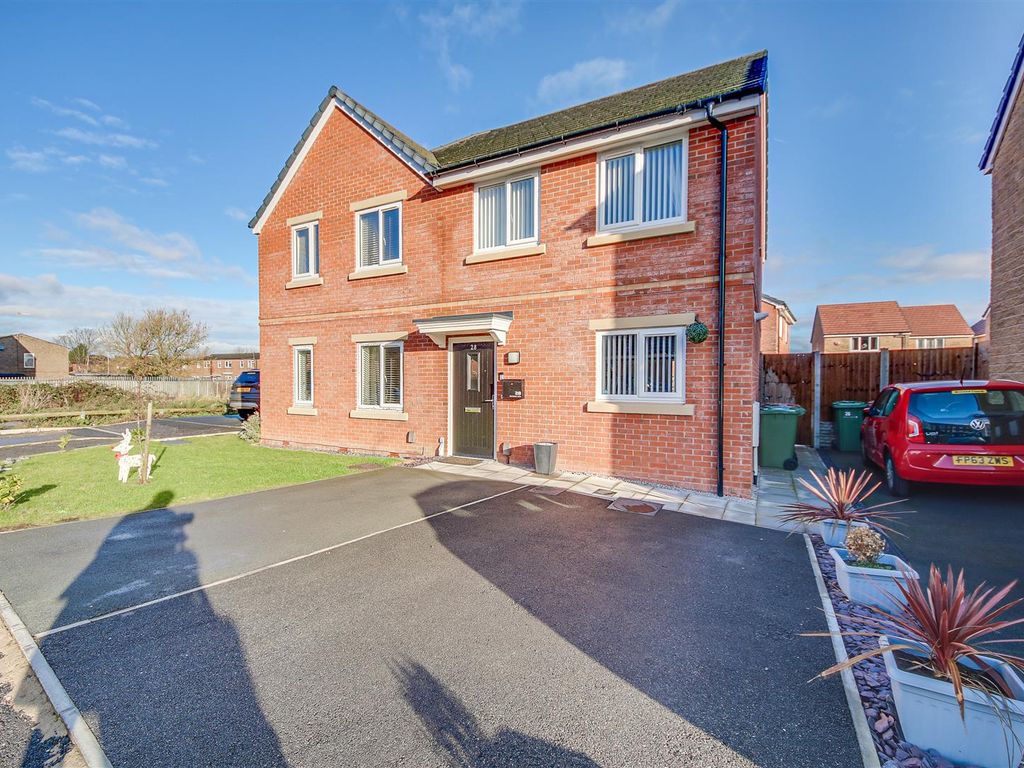 3 bed semidetached house for sale in Salthouse Drive, Southport PR8, £