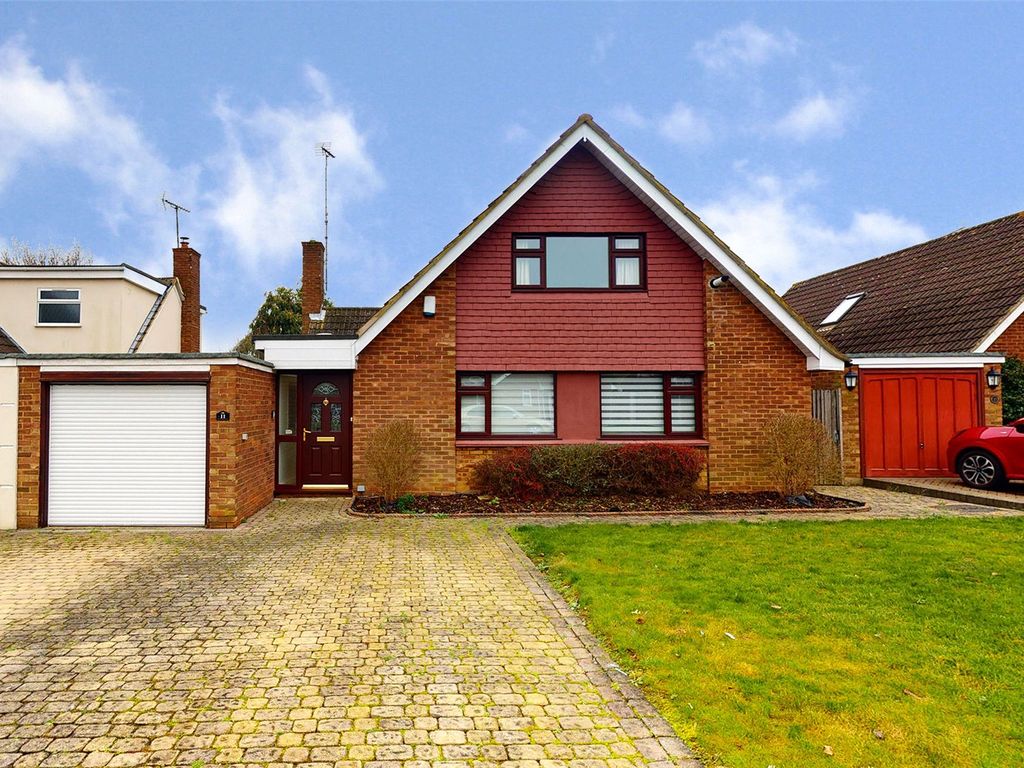 Lingcroft, Kingswood, Basildon, Essex SS16  