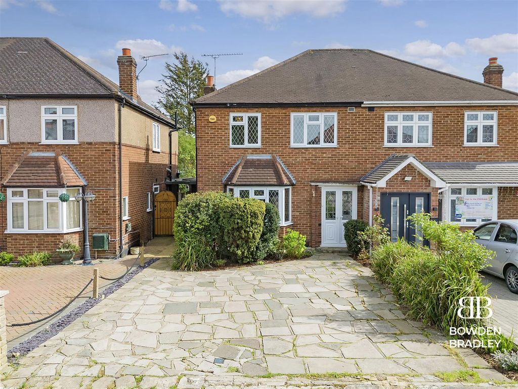 3 bed semidetached house for sale in Chalgrove Crescent, Clayhall, Ilford IG5, £575,000 Zoopla